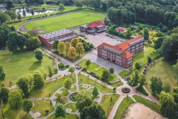 Uroczyste zakończenie roku szkolnego w Sławnie – 964 uczniów rozpoczęło wakacje