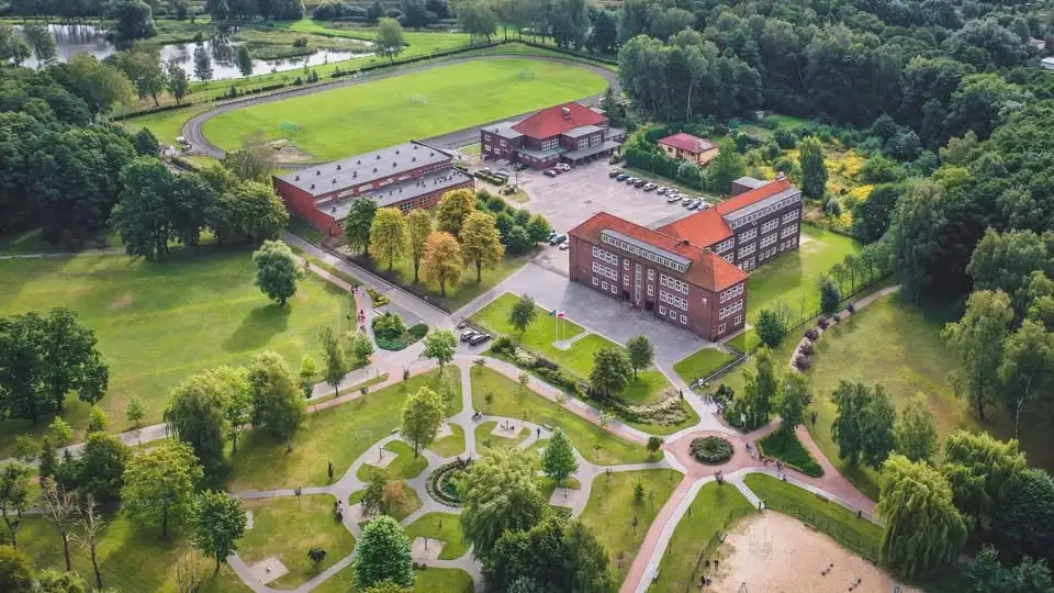 Uroczyste zakończenie roku szkolnego w Sławnie – 964 uczniów rozpoczęło wakacje