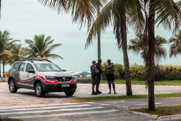 Bezpieczne wakacje nad morzem: wspólna akcja służb na plaży w Dąbkach