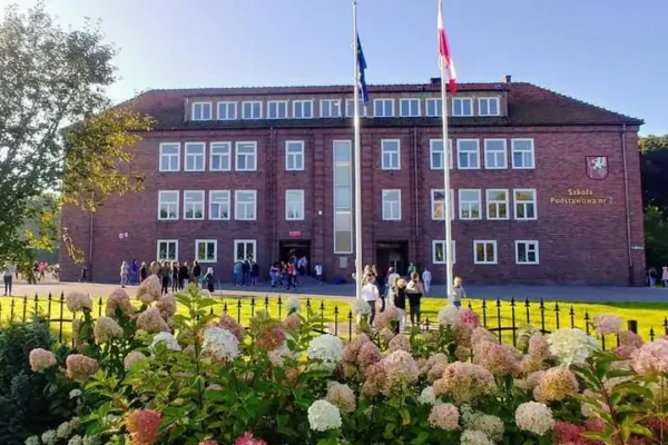 Uroczyste rozpoczęcie roku szkolnego w SP2 – społeczność znów razem
