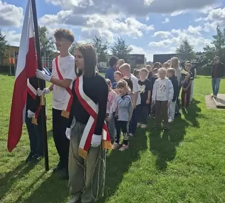 Uczniowie i nauczyciele ze Sławna uczcili 87. rocznicę wybuchu II wojny światowej