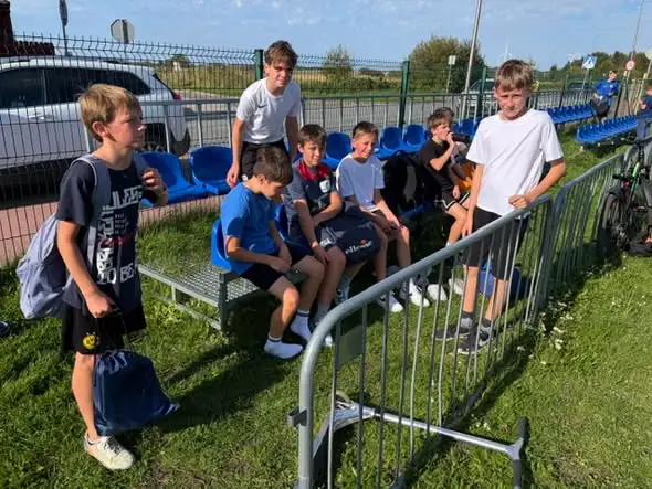 Mistrzostwa Szkoły w Biegach Przełajowych w Darłowie – sportowa rywalizacja i integracja uczniów