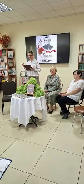 Narodowe Czytanie 2026 w Sławnie: Uczniowie zmierzyli się z „Dziadami” Mickiewicza