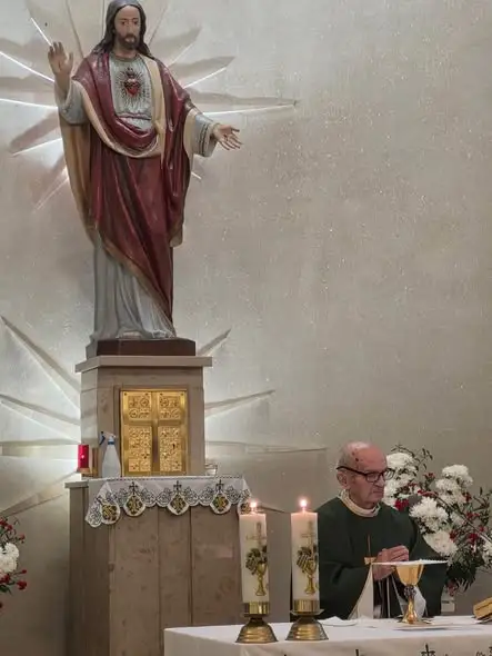 Po 20 latach posługi ks. kanonik Jan Medaj żegna się z wiernymi z Psar, Jankowa i Dąbrowy