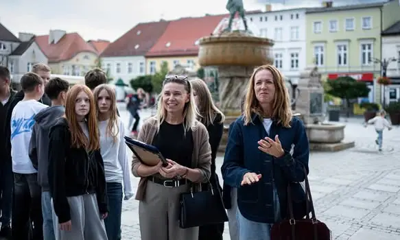 Szkoła Podstawowa w Darlowie realizuje projekt „Pamięciownik” – młodzież odkrywa lokalną historię