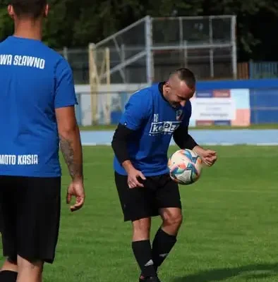 Sława Sławno wraca do trudnego meczu z Iskrą Białogard – galeria zdjęć