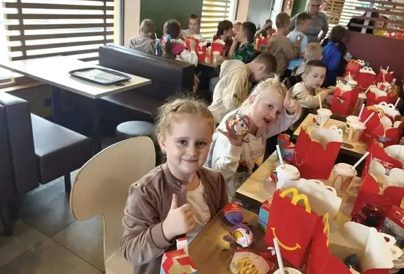 Dzień Chłopaka w kinie. Uczniowie ze Sławna świętowali w Tomaszowie Mazowieckim